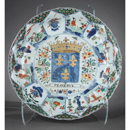Rare porcelain large dish with French Armorial -Royaume de France-Kangxi period